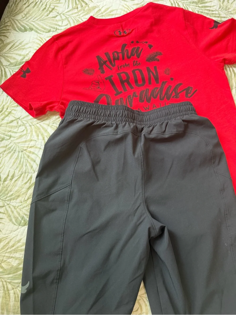 Set Under Armour Boys Black Gray Elastic-Waist Joggers and TShirt
